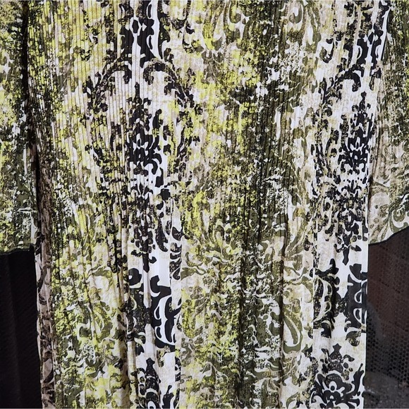 Catherines Green black and white pleated jeweled tunic plus size 18 20 1X - Picture 3 of 7